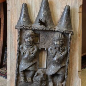 Bronzový relief s dvořany, Benin