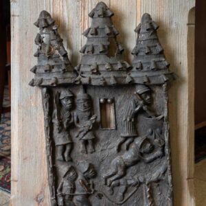 Bronzový relief se sídlem panovníka, Benin